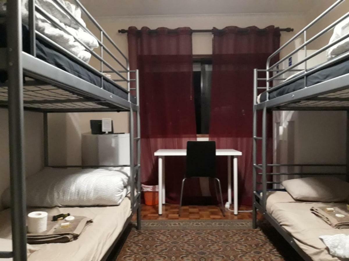 Quarto Com 4 Camas Порту Экстерьер фото