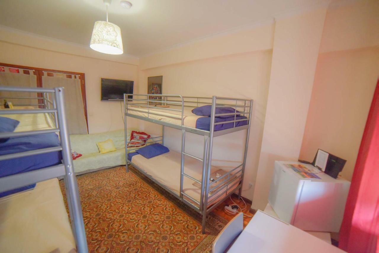 Quarto Com 4 Camas Порту Экстерьер фото